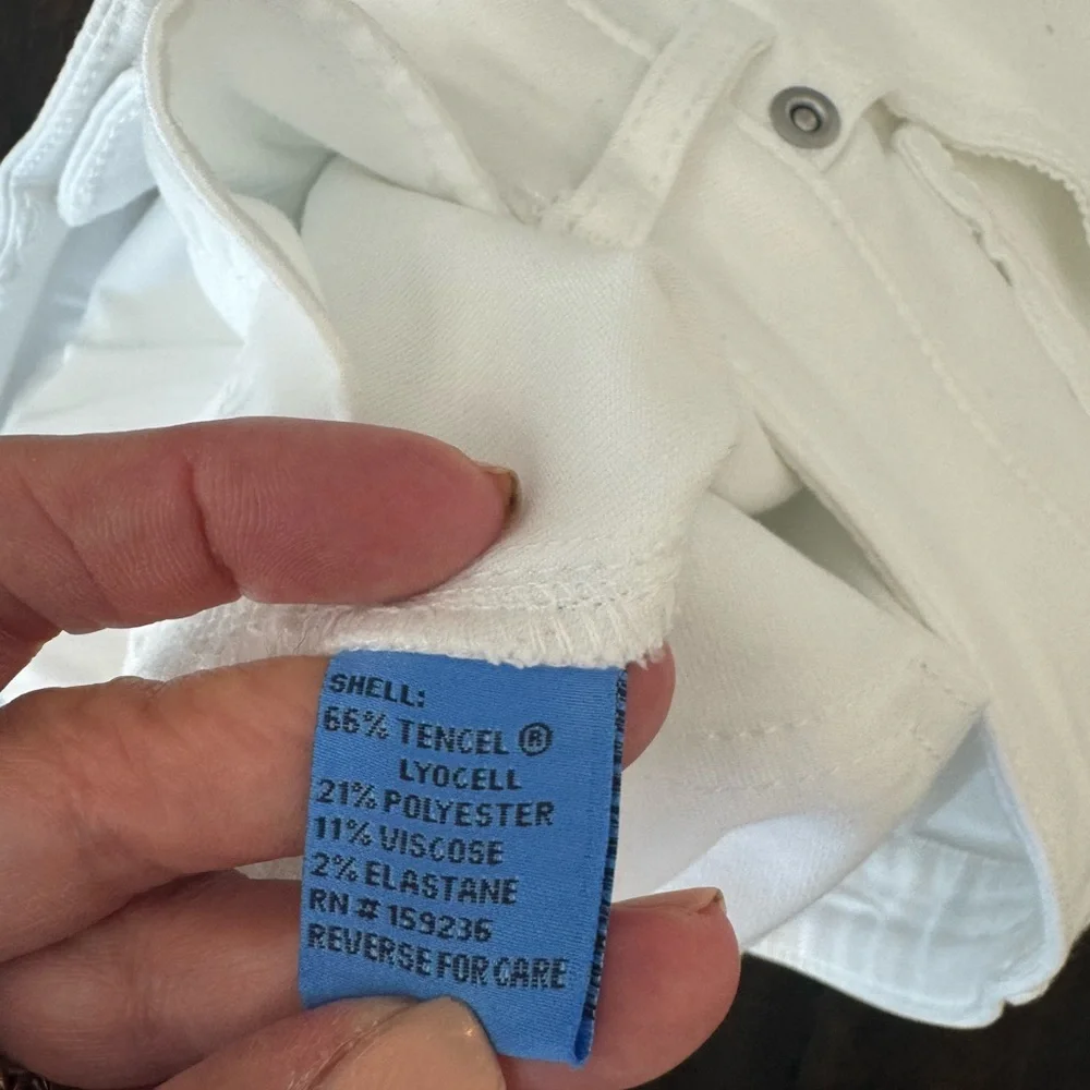 J.McLaughlin White super Stretchy Jeans SZ 0
Women’s White Flare Jeans EUC - Picture 9 of 9